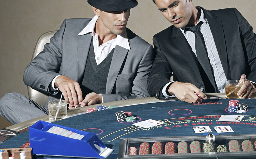 3-Casino-Gambling-Offences-Under-the-Gambling-Act-of-2003-friends-playing